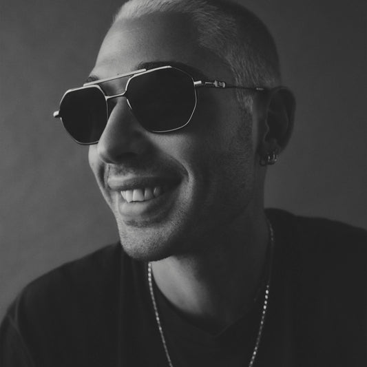 QUAY En Route Sunglasses - Gunmetal/Smoke