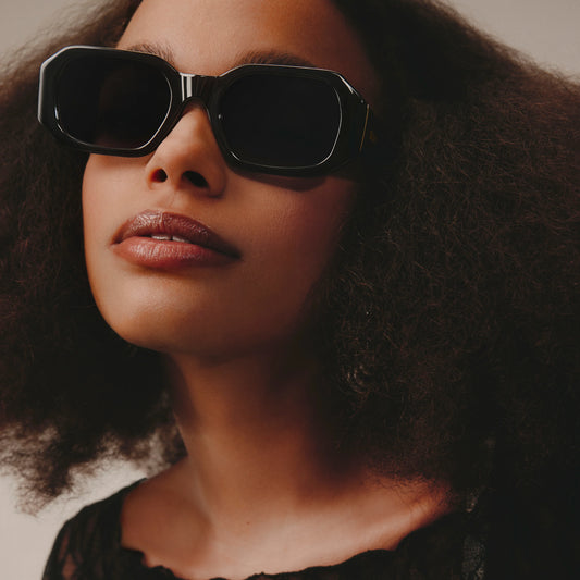 QUAY Hyped Up Sunglasses - Black/Smoke