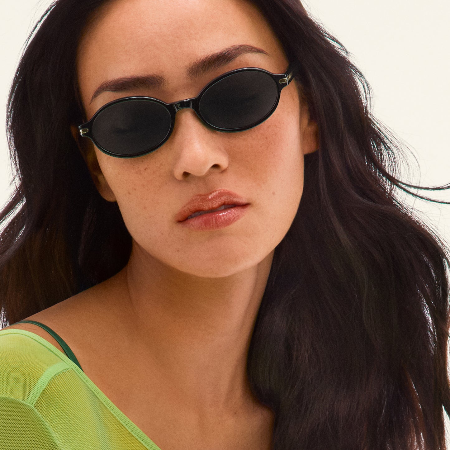 QUAY Nevermind Sunglasses - Black/Smoke