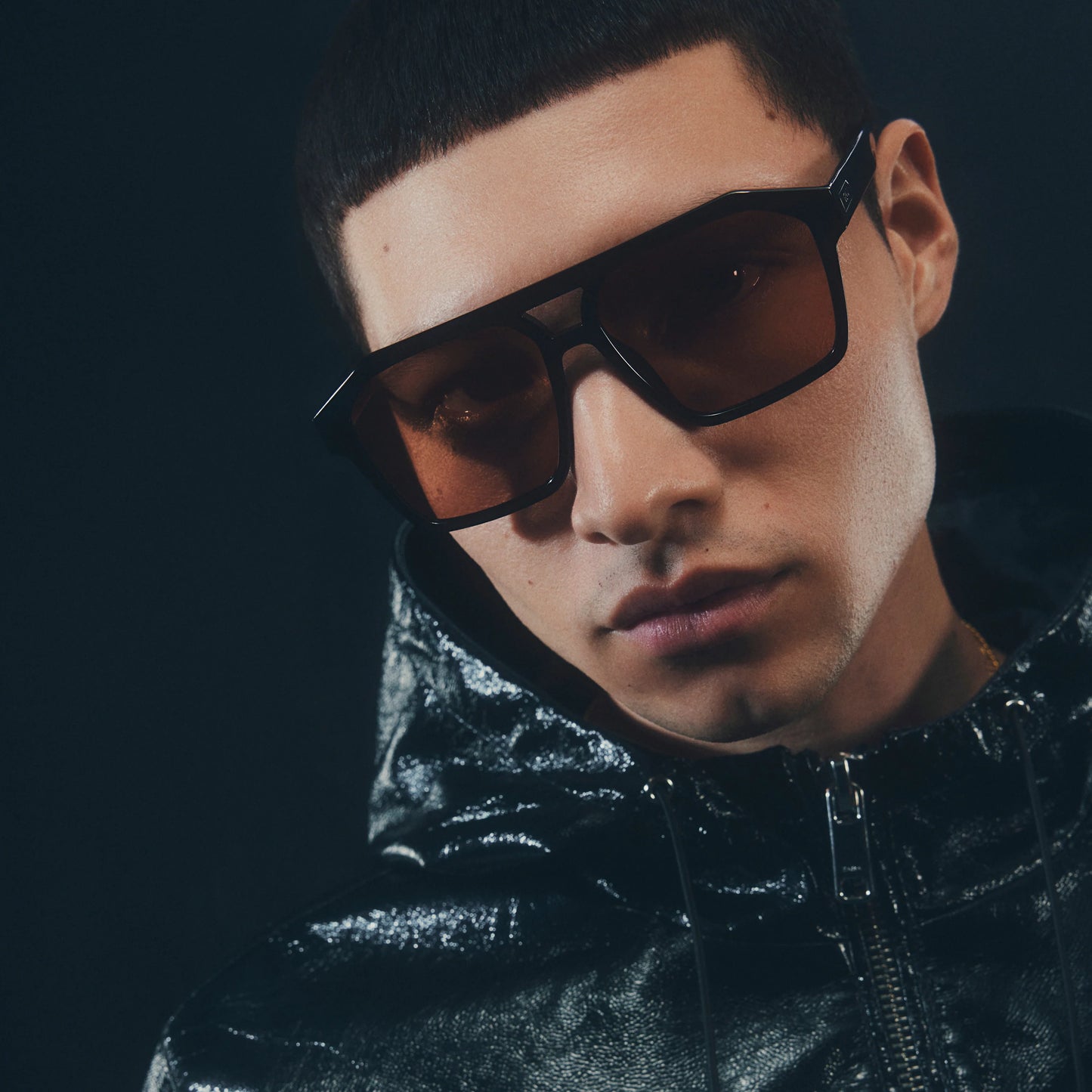 QUAY Soundcheck Sunglasses - Black/Apricot Polarized