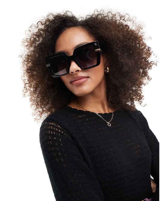 QUAY Notorious Sunglasses - Black/Smoke