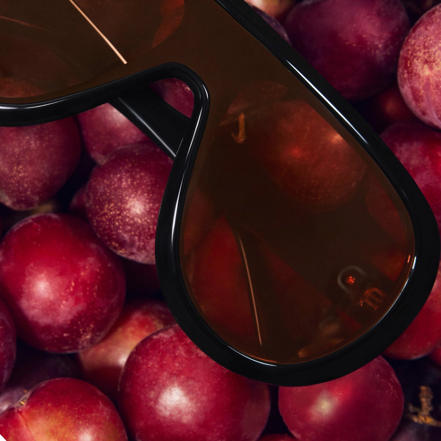 QUAY Set List Sunglasses - Black/Dark Apricot