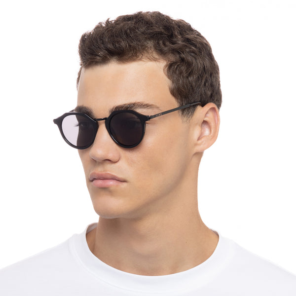 AIRE Taures - Black