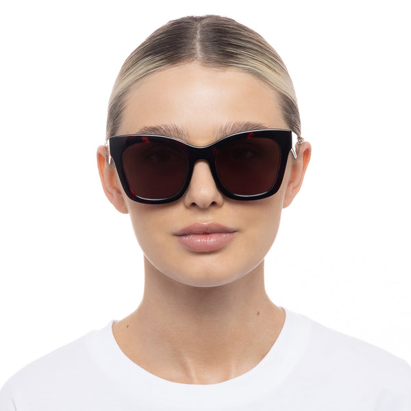 Le Specs Showstopper | Cherry Tort