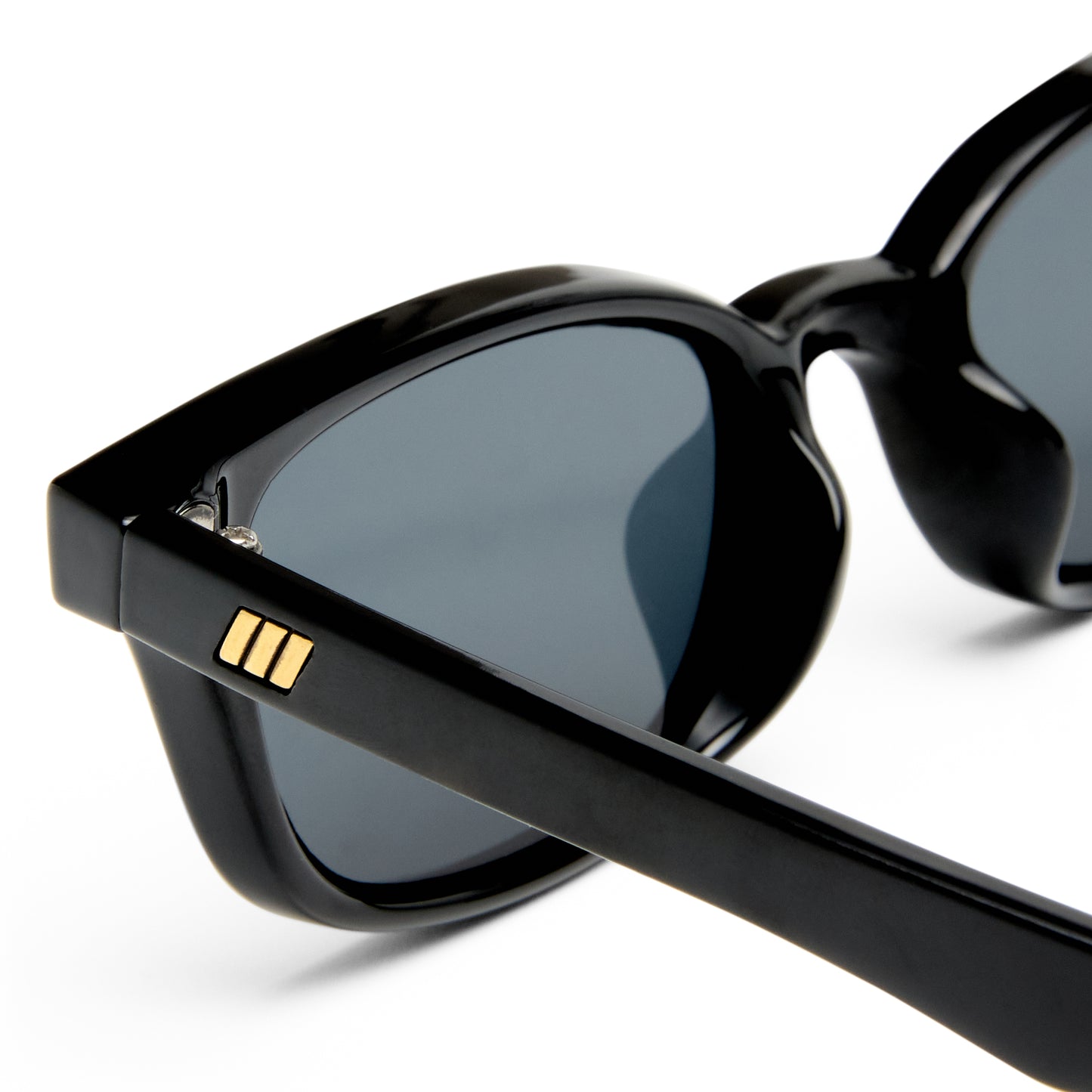 Le Specs Echelon + Global Fit Sunglasses | Black Smoke Mono