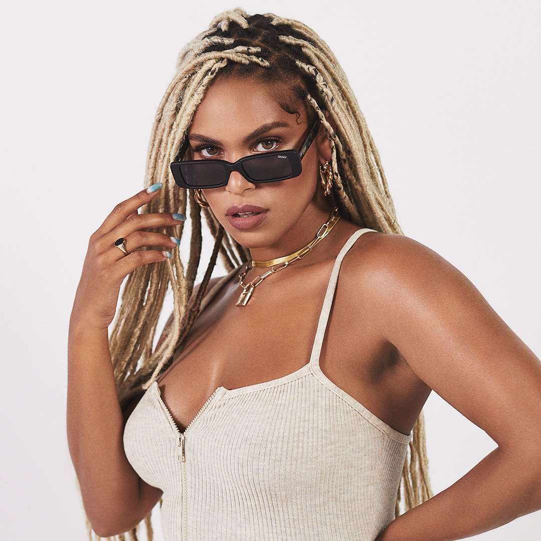 QUAY Art School Sunglasses - Matte Black/Smoke