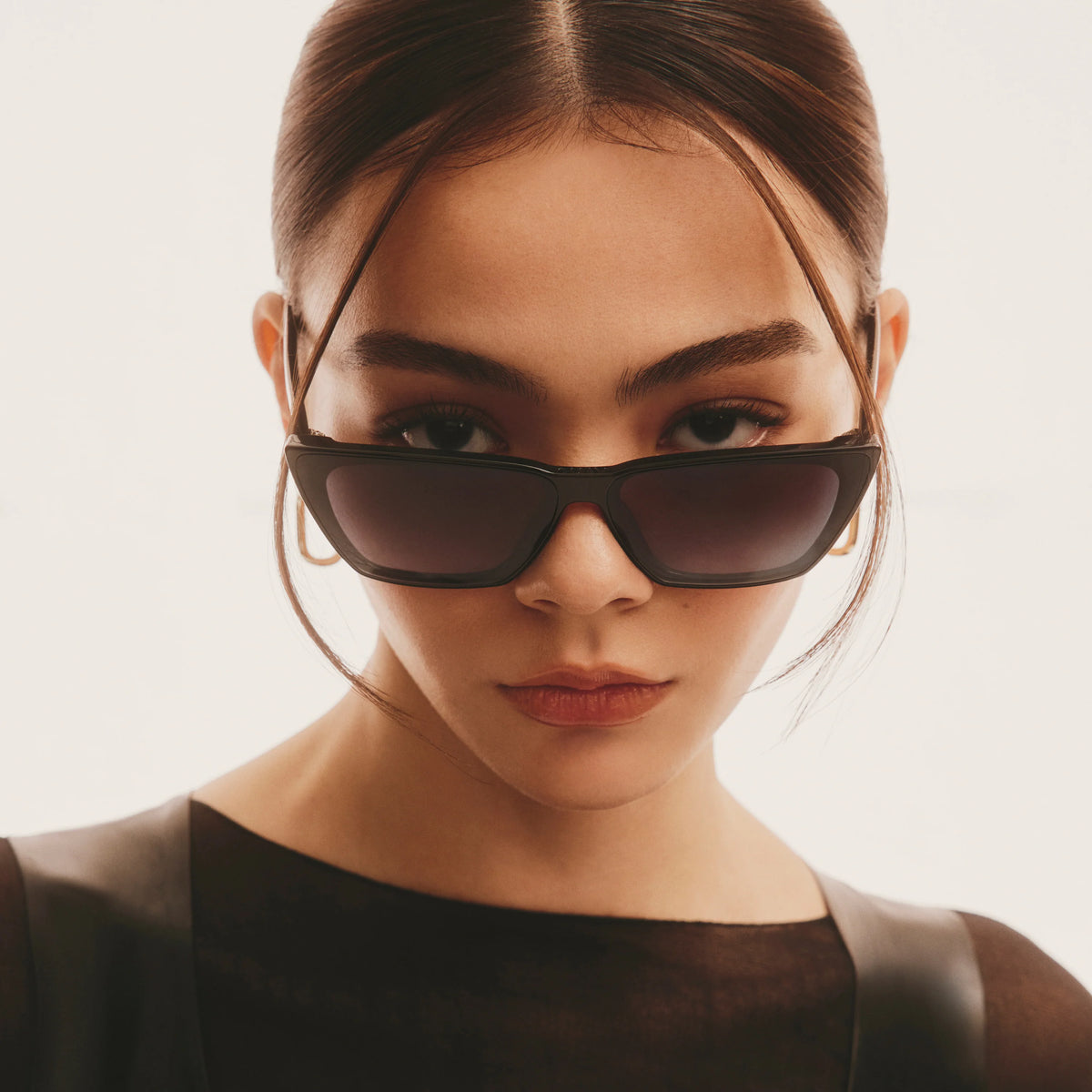 QUAY Bad Habit Sunglasses - Black/Smoke – PRESENCE Paris display picture 1