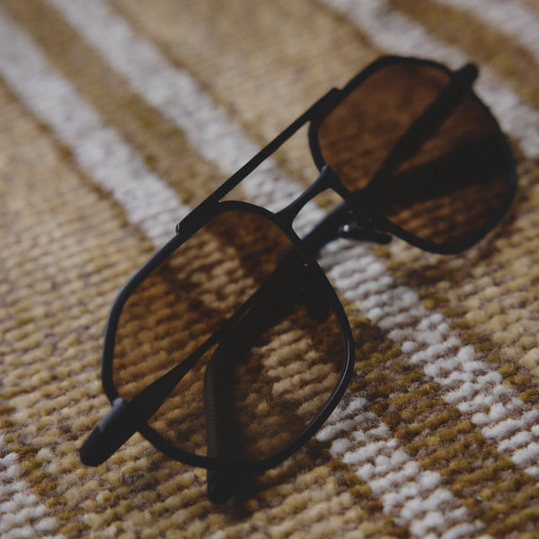 QUAY En Route Sunglasses - Matte Black/Tan