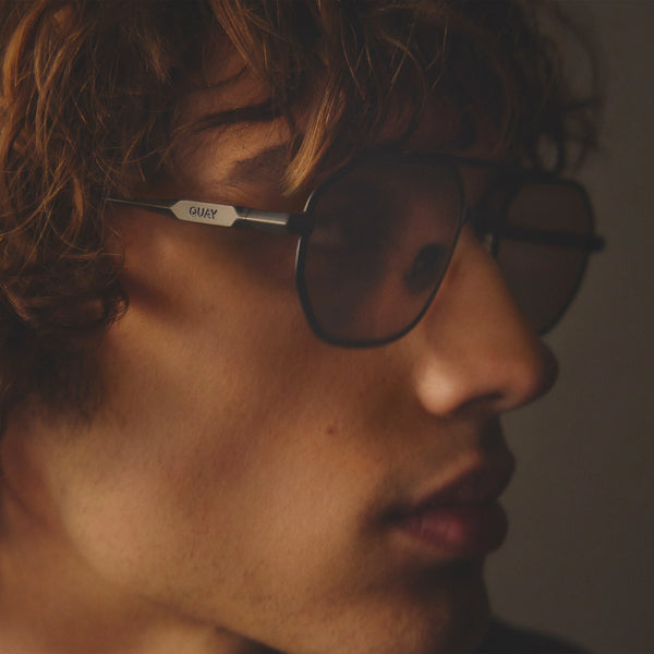 QUAY En Route Sunglasses - Matte Black/Tan