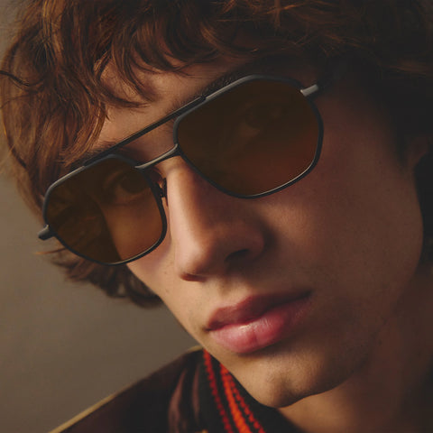 QUAY En Route Sunglasses - Matte Black/Tan