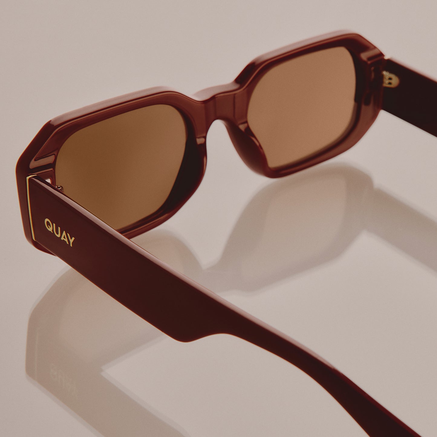 QUAY Hyped Up Sunglasses - Dahlia/Brown