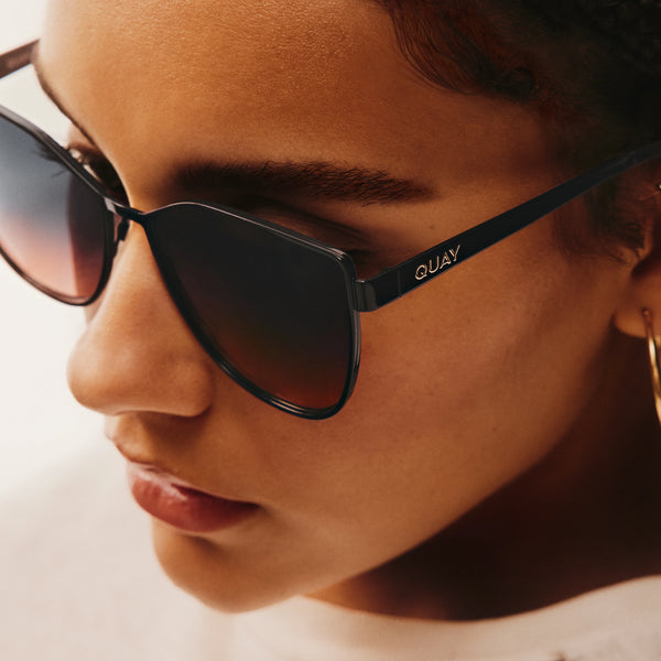 QUAY In Pursuit Sunglasses - Black/Smoke Coral