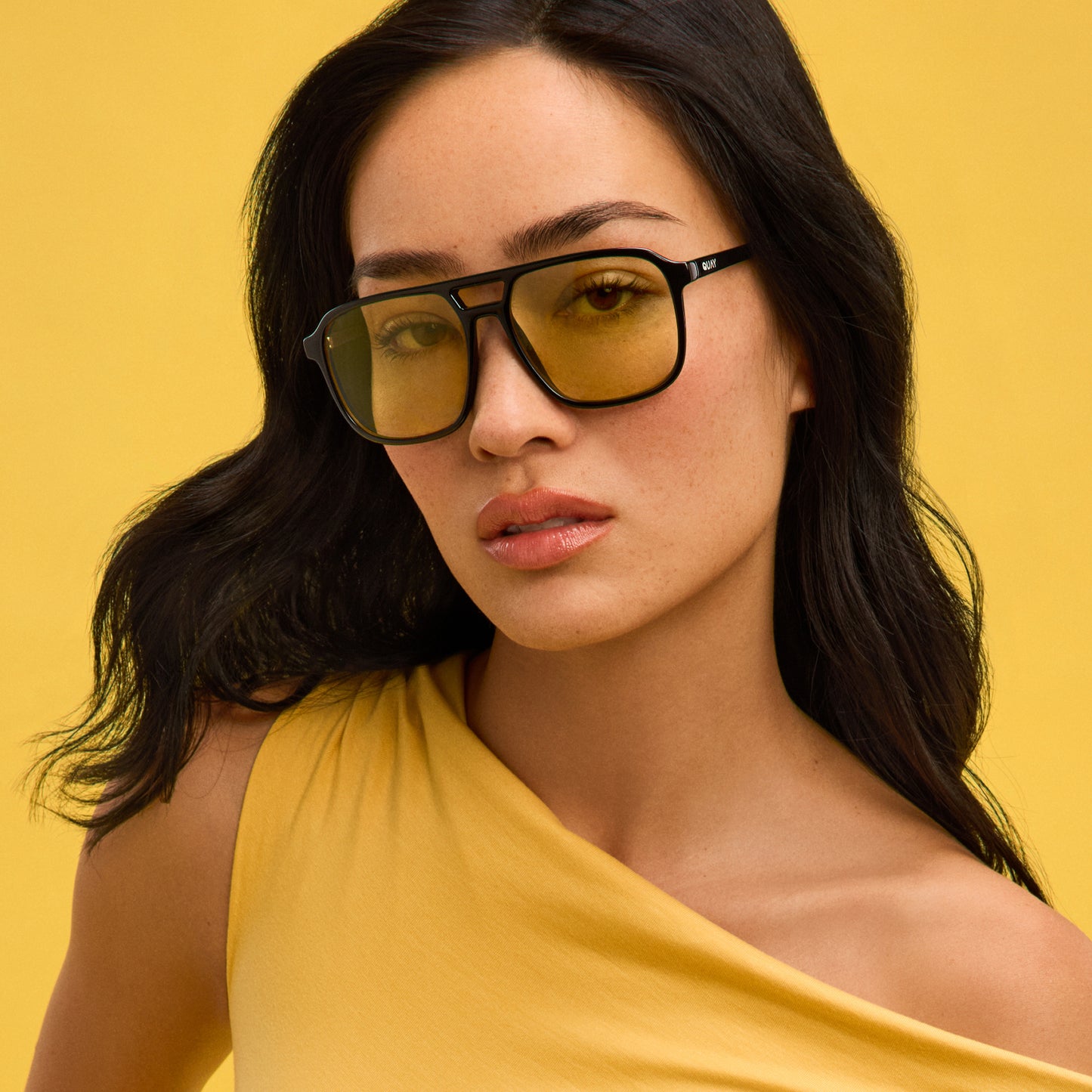 QUAY On The Fly Sunglasses - Black/Daisy