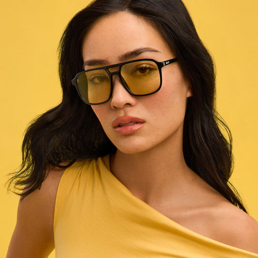 QUAY On The Fly Sunglasses - Black/Daisy