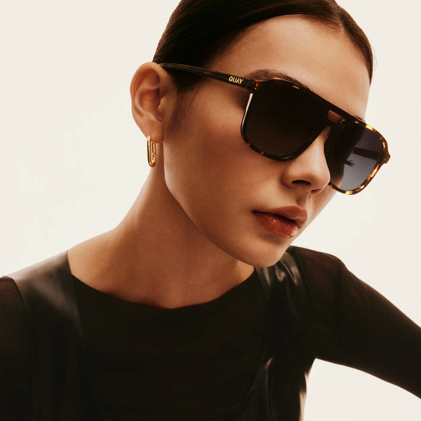 QUAY On The Fly Mini Sunglasses - Tort/Smoke Polarized