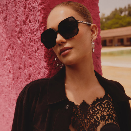 QUAY Press Tour Sunglasses - Black/Smoke