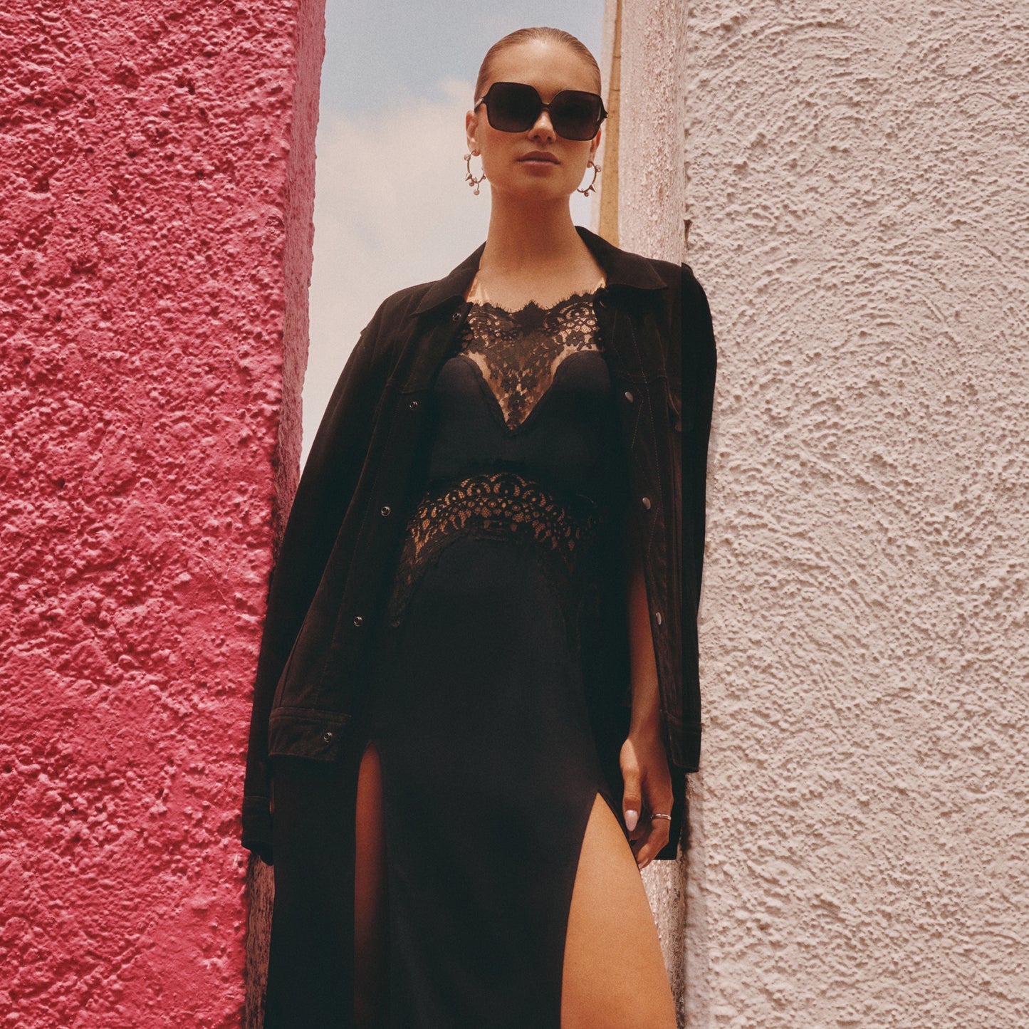 QUAY Press Tour Sunglasses - Black/Smoke