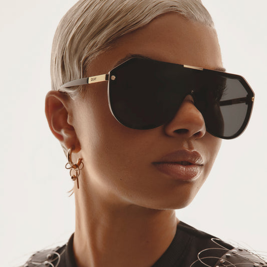 QUAY Showbiz Sunglasses - Shiny Black/Black