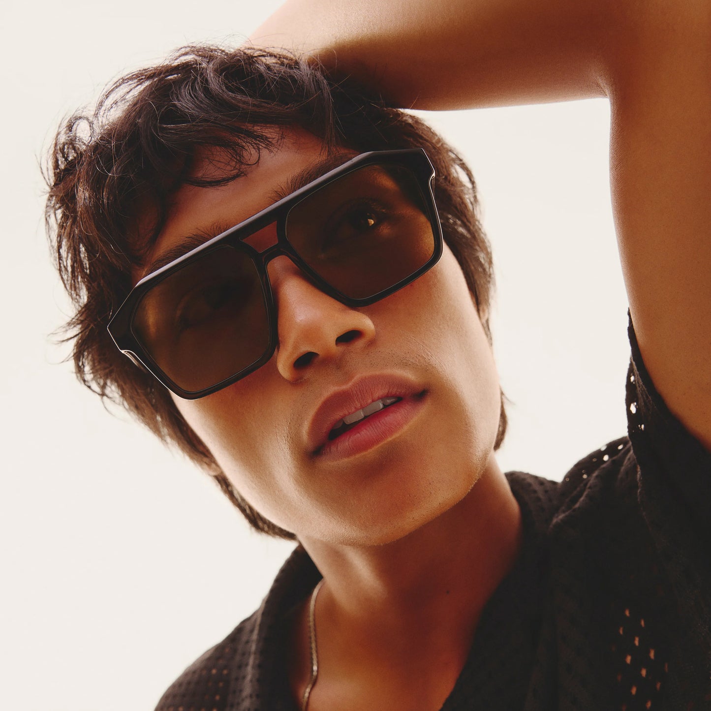 QUAY Soundcheck Sunglasses - Black/Apricot Polarized