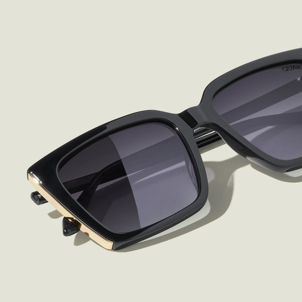 QUAY Front Cover Sunglasses - Black/Smoke Polarized